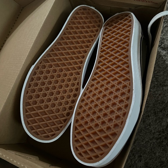 Vans Old Skool
(Mini Leopard)Armygm/Twh NWT - Picture 4 of 5